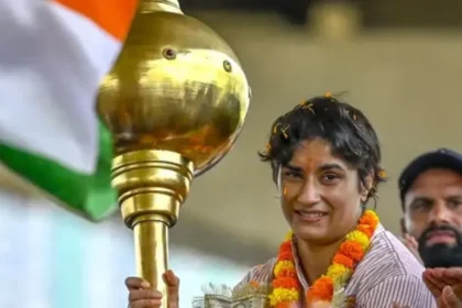 Vinesh Phogat Joins Farmers' Protest at Shambhu Border